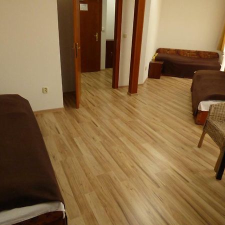 Vazinka Hotel Madunice Bagian luar foto