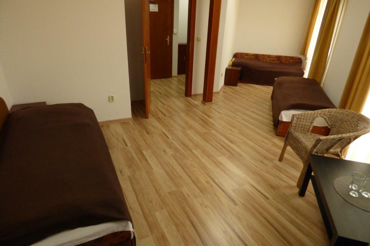 Vazinka Hotel Madunice Bagian luar foto