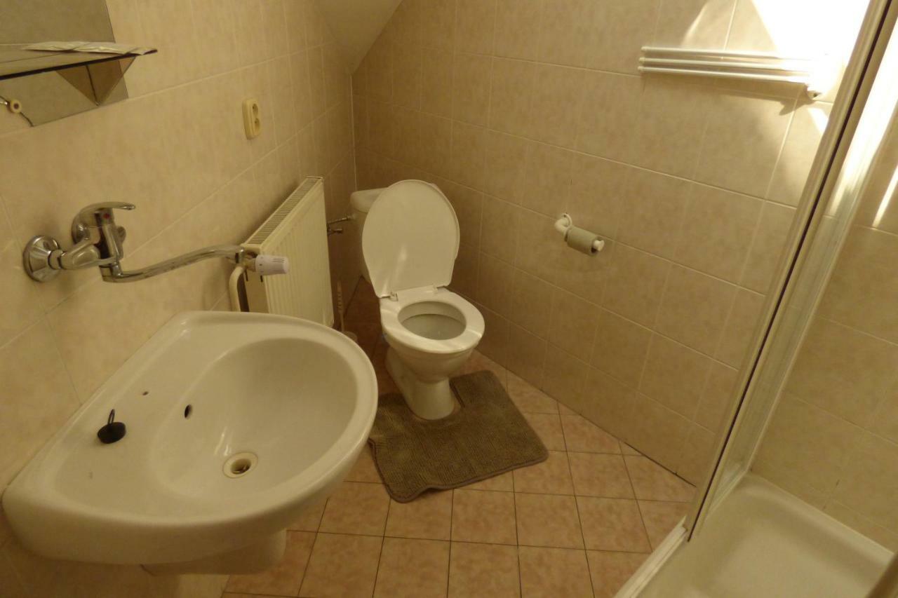 Vazinka Hotel Madunice Bagian luar foto