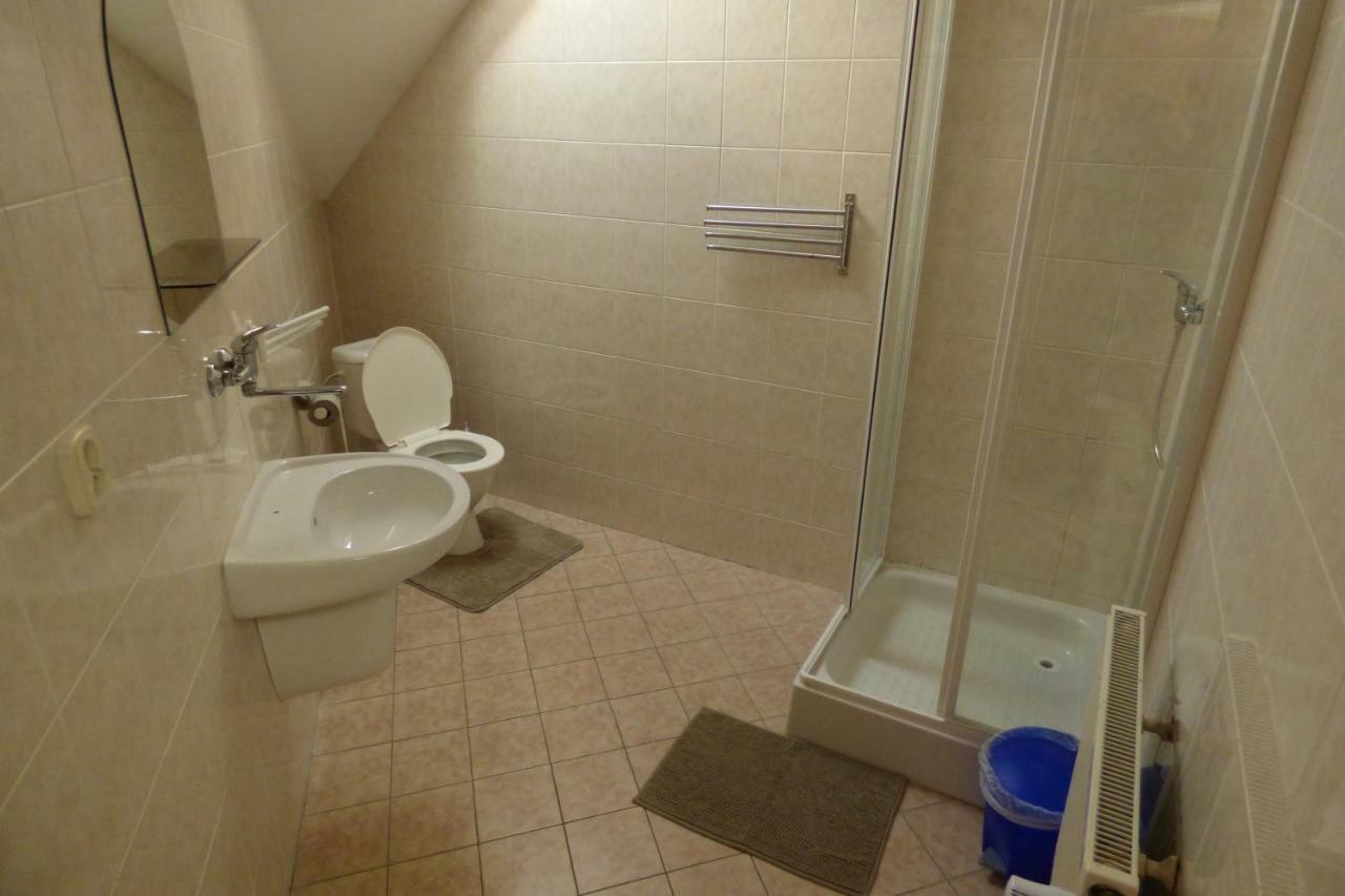 Vazinka Hotel Madunice Bagian luar foto