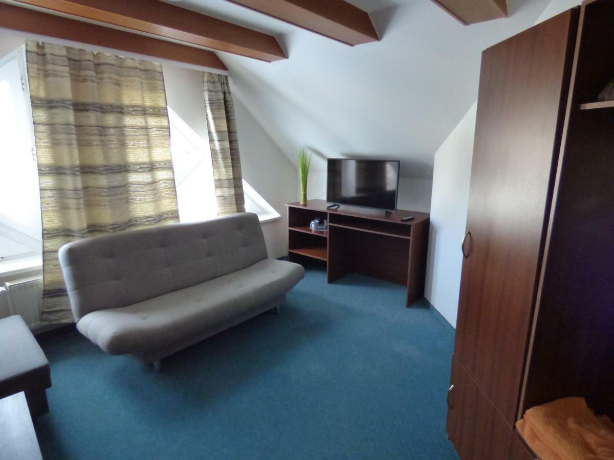 Vazinka Hotel Madunice Bagian luar foto