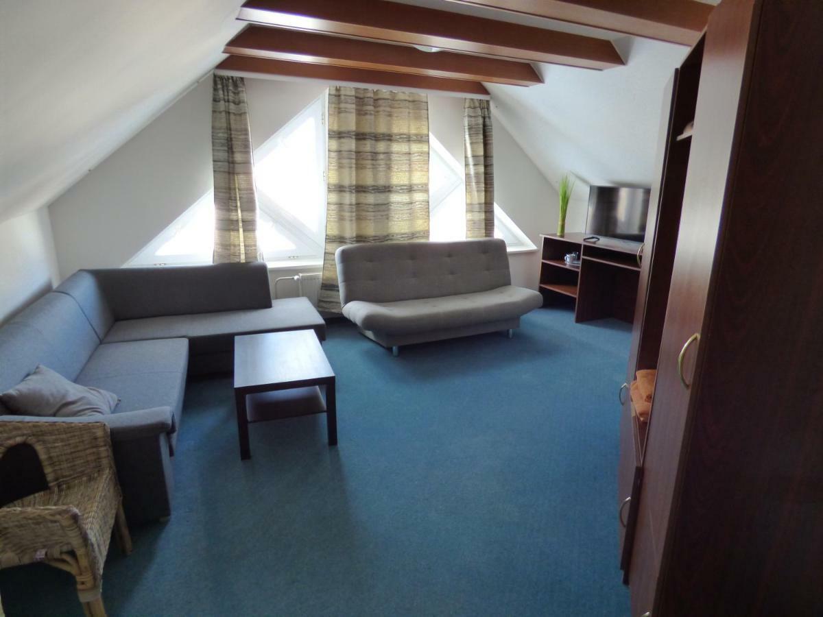 Vazinka Hotel Madunice Bagian luar foto